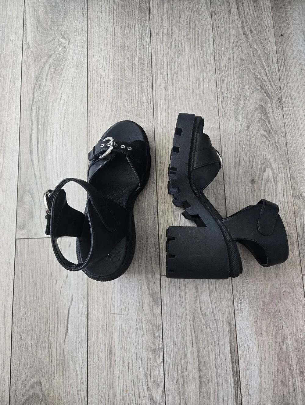 Steve Madden Costal Black Platform Lug Sole Sandals Size 7